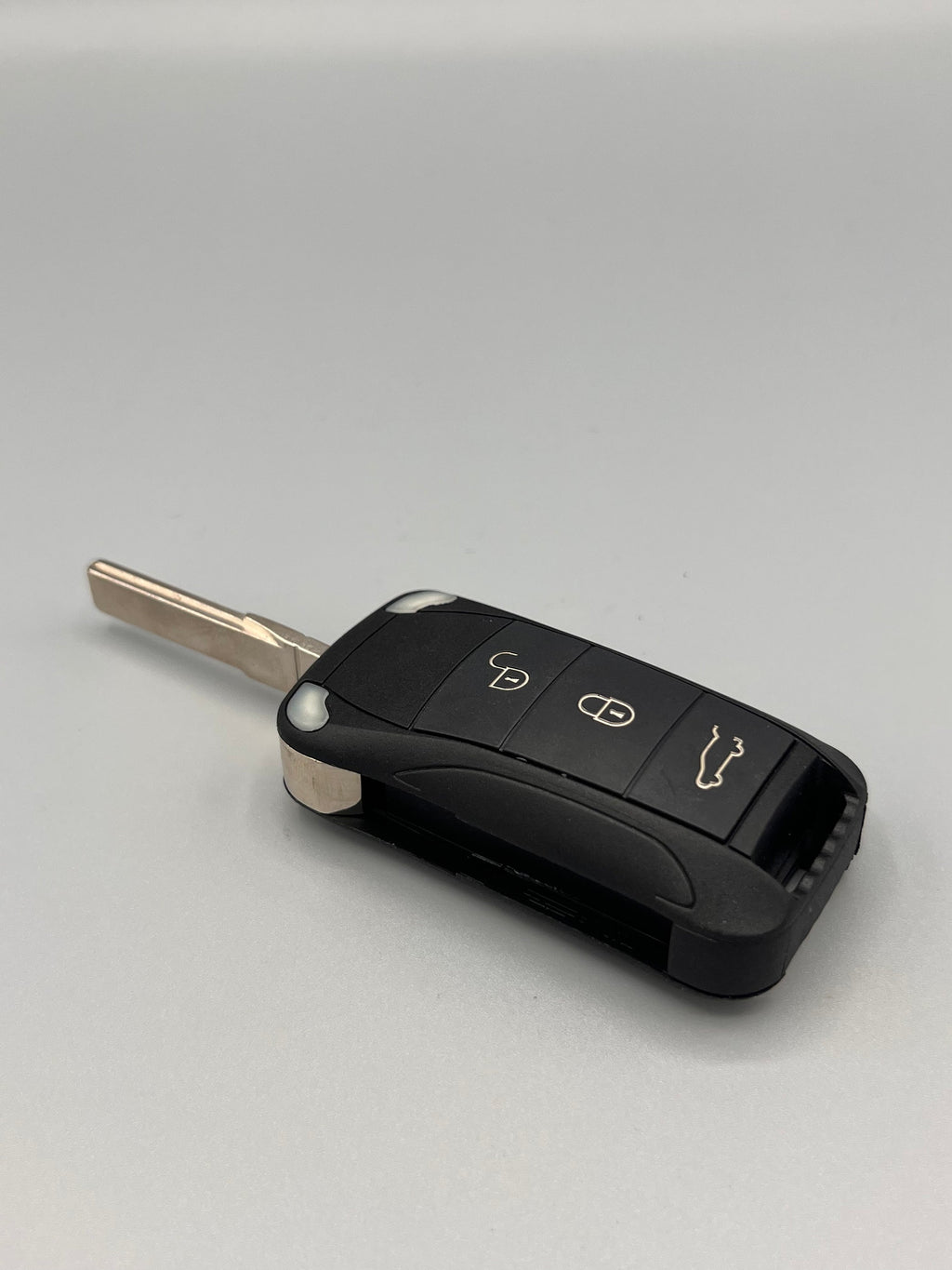 Porsche Cayenne Key Shell Replacement With Emblem – 2004-2009 (New, Uncut)